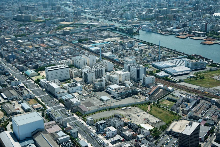 大阪工場と研究所群を空から見た全景