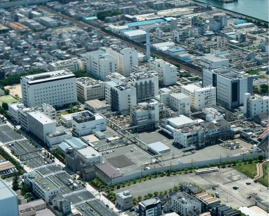 大阪工場と研究所群を空から見た全景