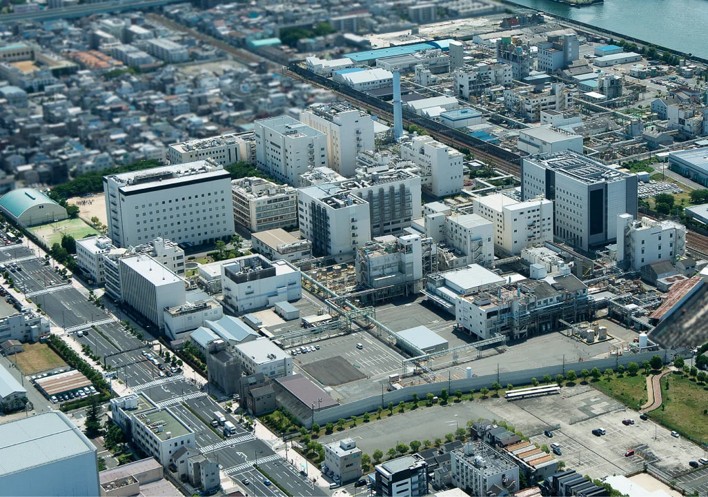 大阪工場と研究所群を空から見た全景