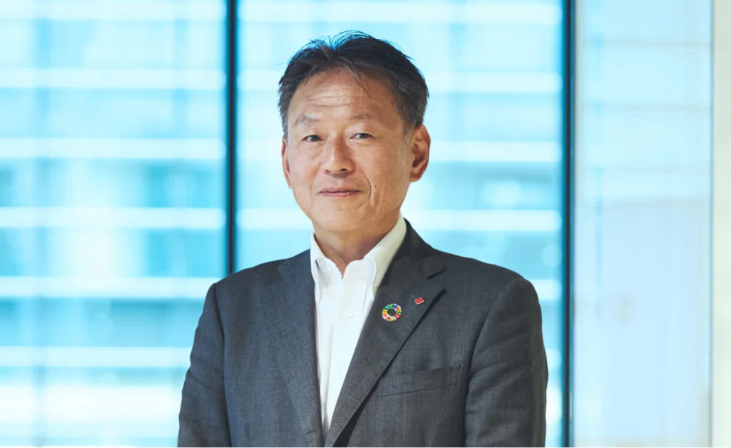 山口登造専務執行役員の正面ポートレート
