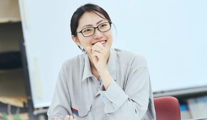 笑顔を見せるI. Y.