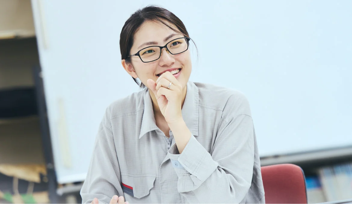 笑顔を見せるI. Y.
